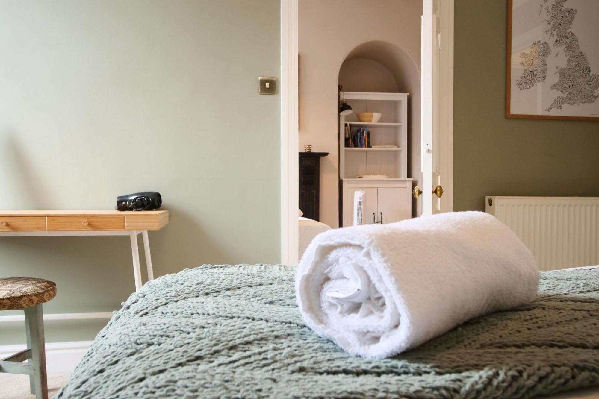 Fifth Quarter Apartment With Free Parking York Esterno foto
