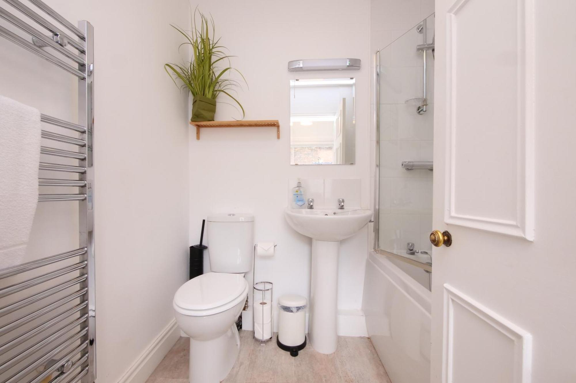 Fifth Quarter Apartment With Free Parking York Esterno foto