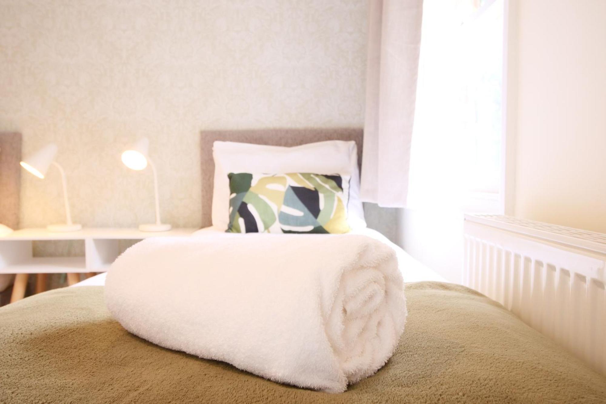 Fifth Quarter Apartment With Free Parking York Esterno foto