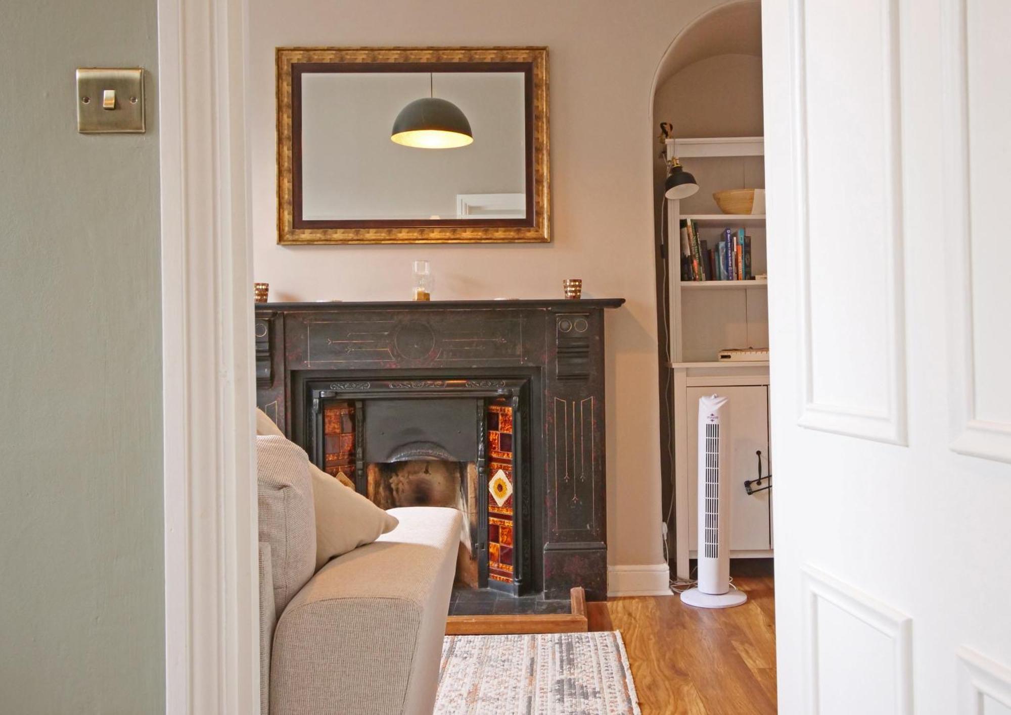 Fifth Quarter Apartment With Free Parking York Esterno foto